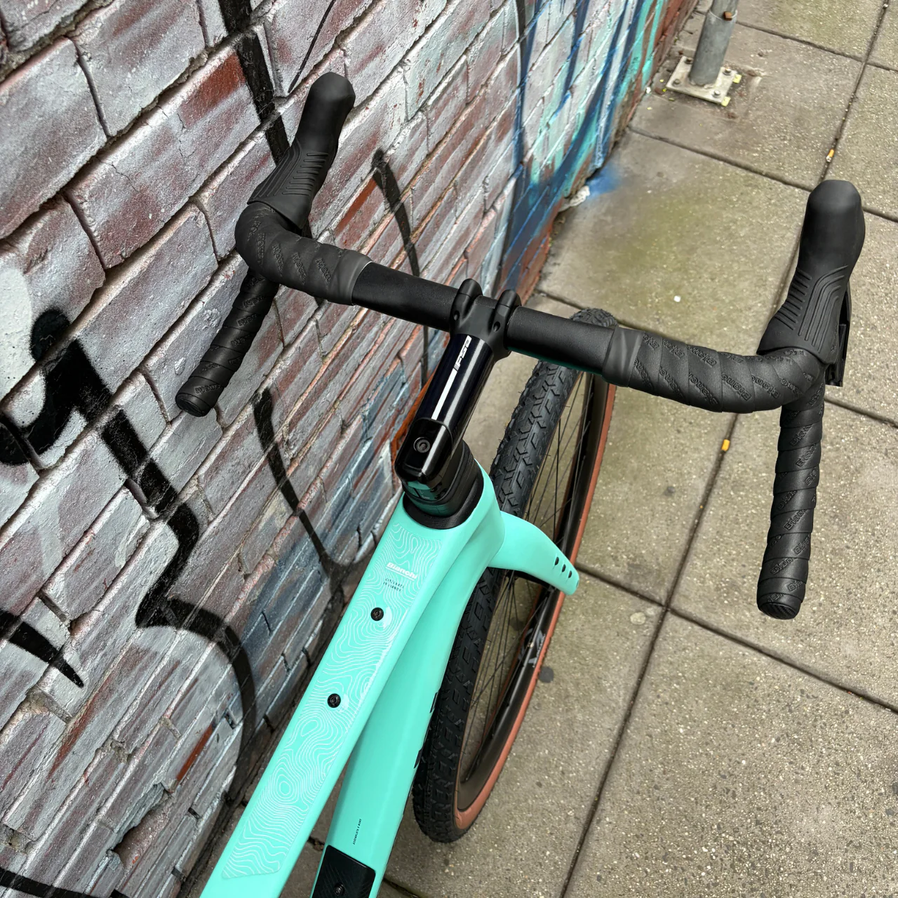 Bianchi Arcadex Pro Gravel Bike - Shimano GRX - Matt Celeste - Image 2