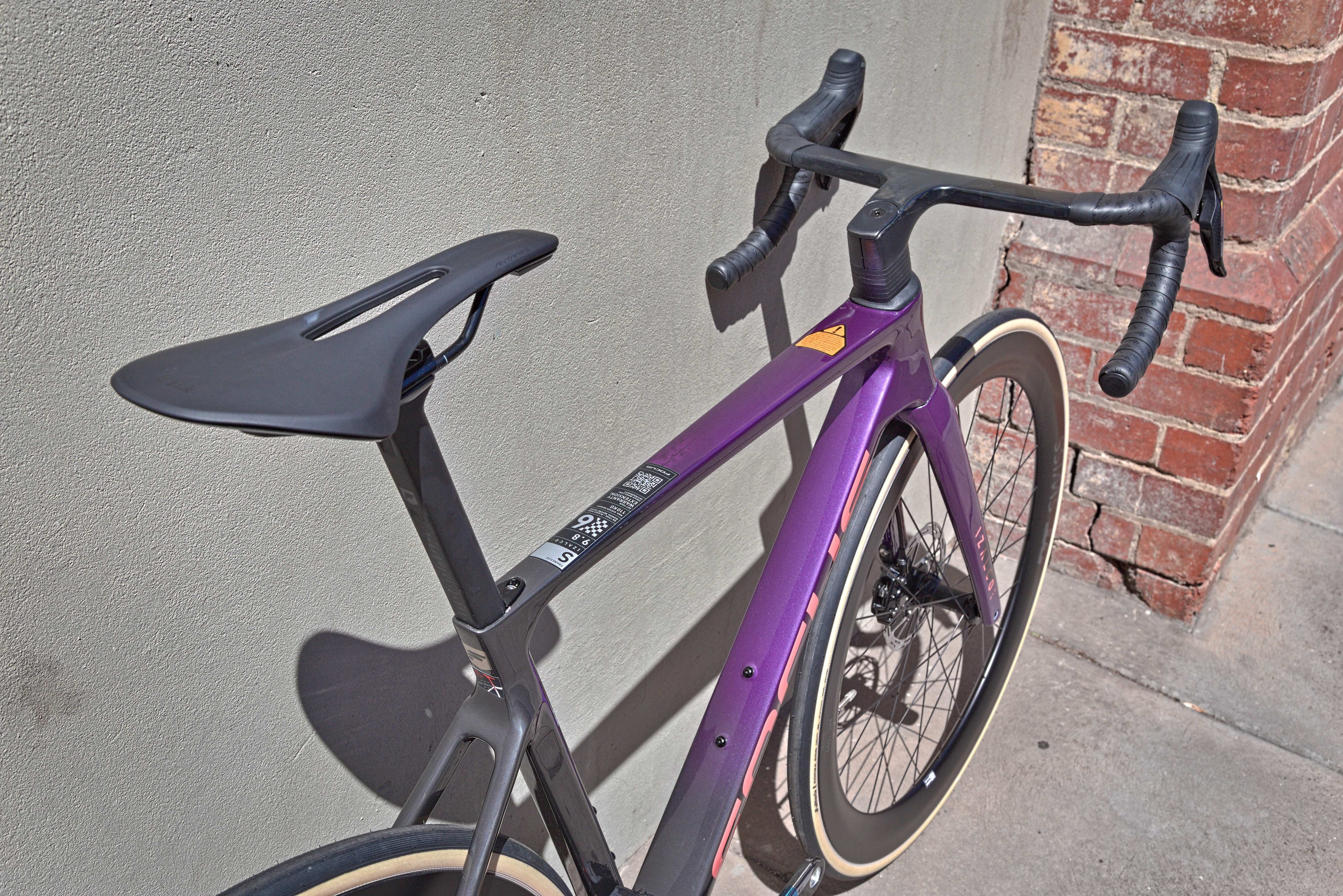Focus Izalco Max 9.8 Road Bike - Dream Violet & Black Metallic - Image 6