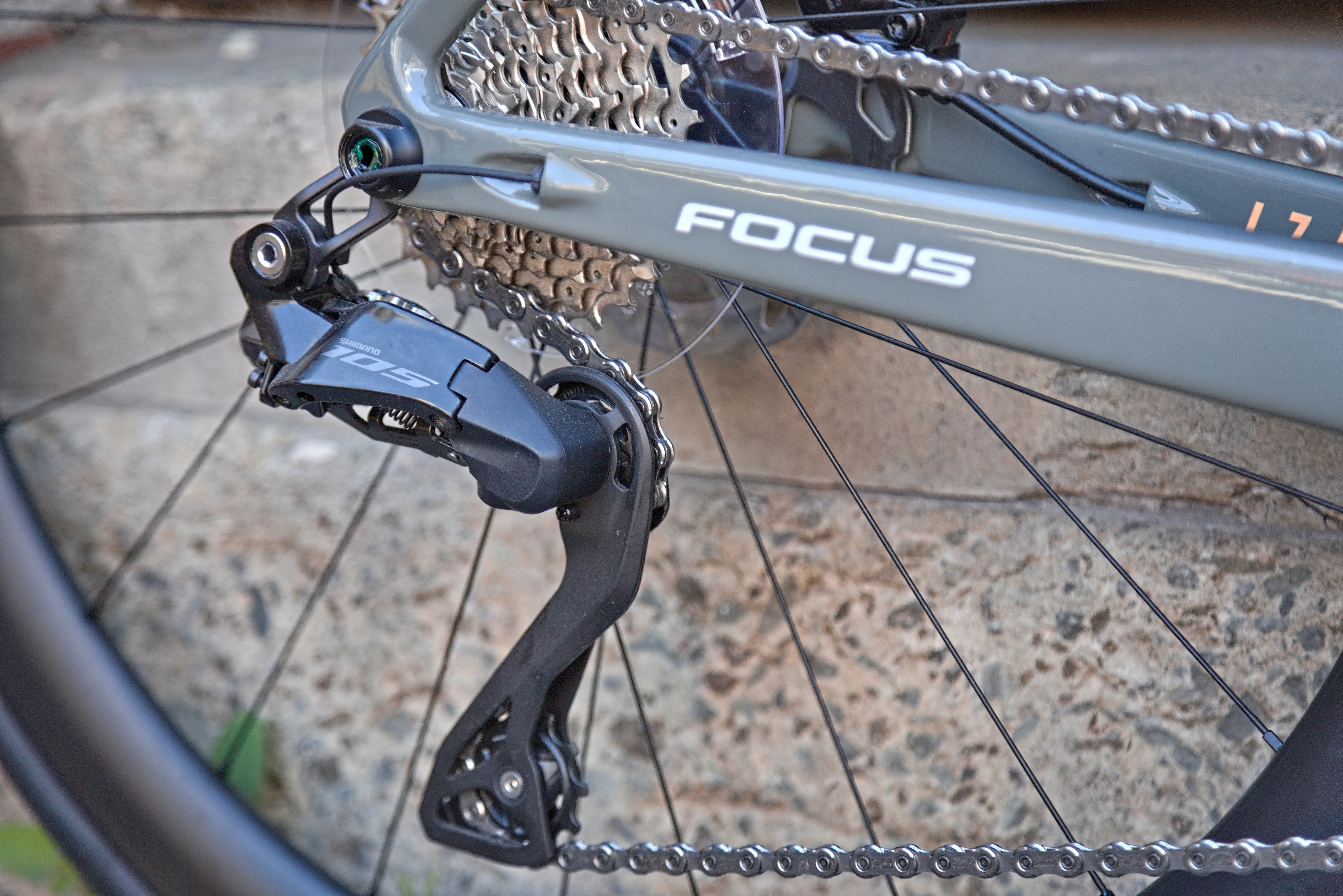 Focus Izalco Max Disc 8.9 Road Bike - Mahagony Red & Slate Grey - Image 5