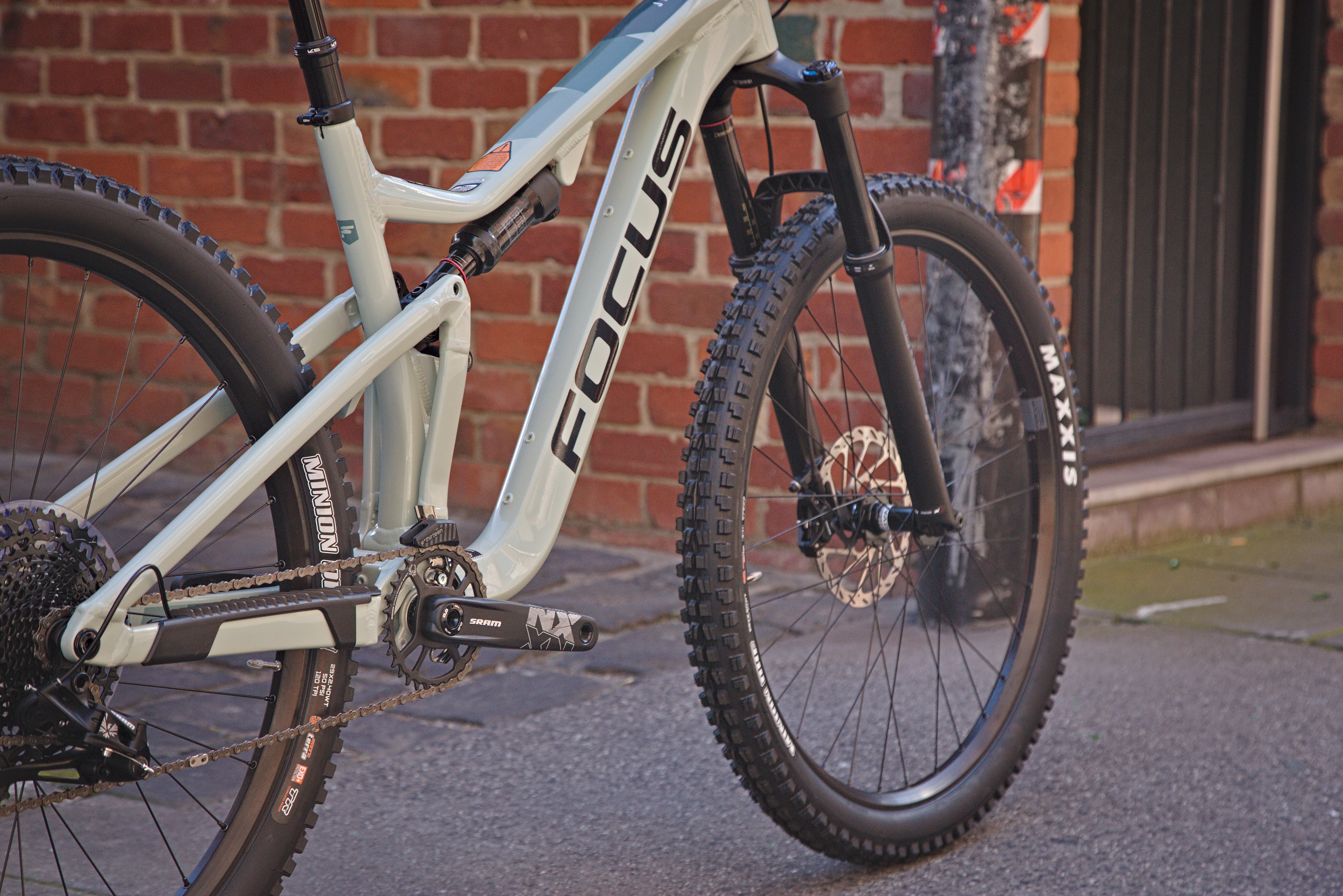 Focus JAM 6.8 Mountain Bike - Sky Grey Glossy - Save 54% - Image 14