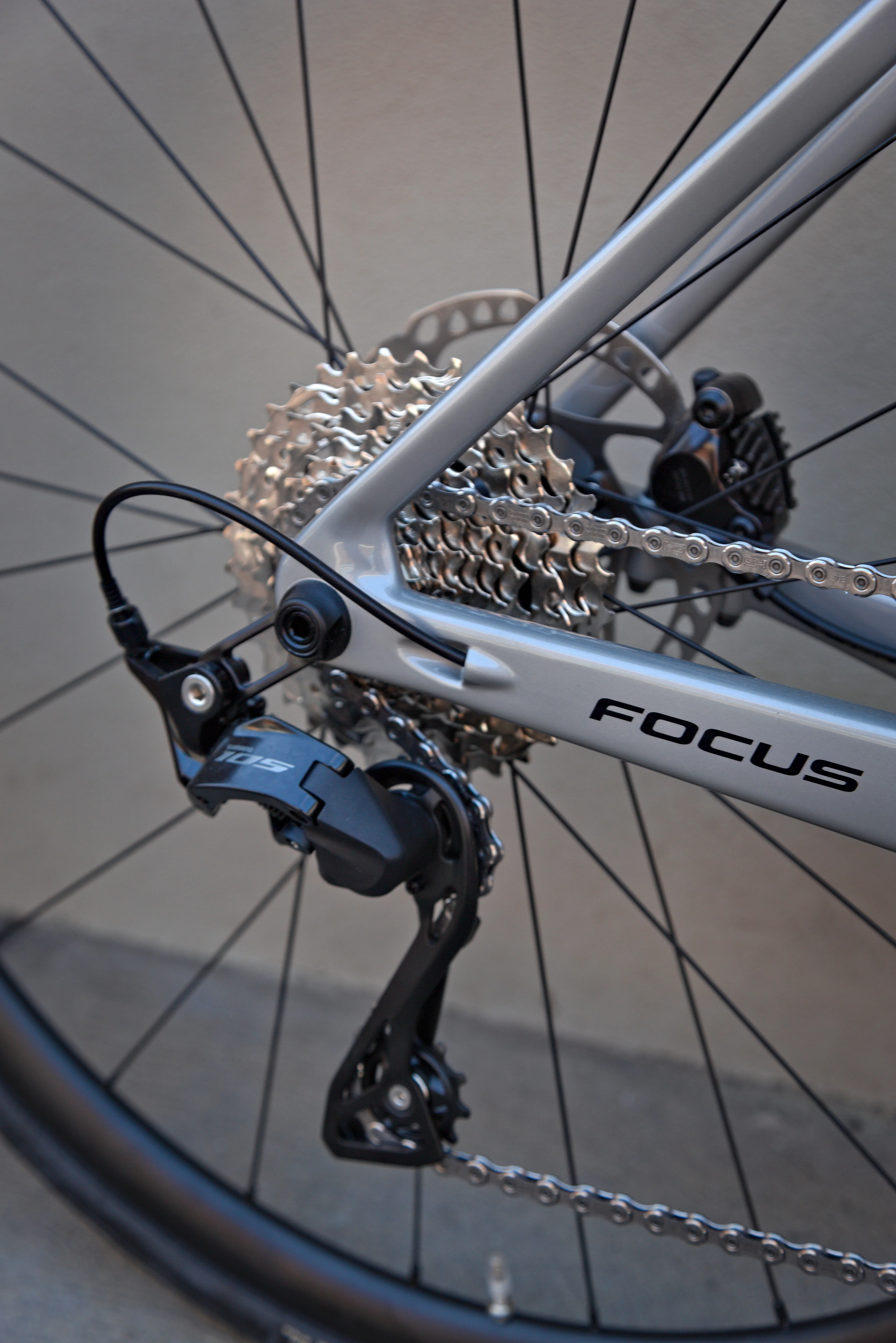 Focus Paralane 8.7 - White & Silver - Image 4