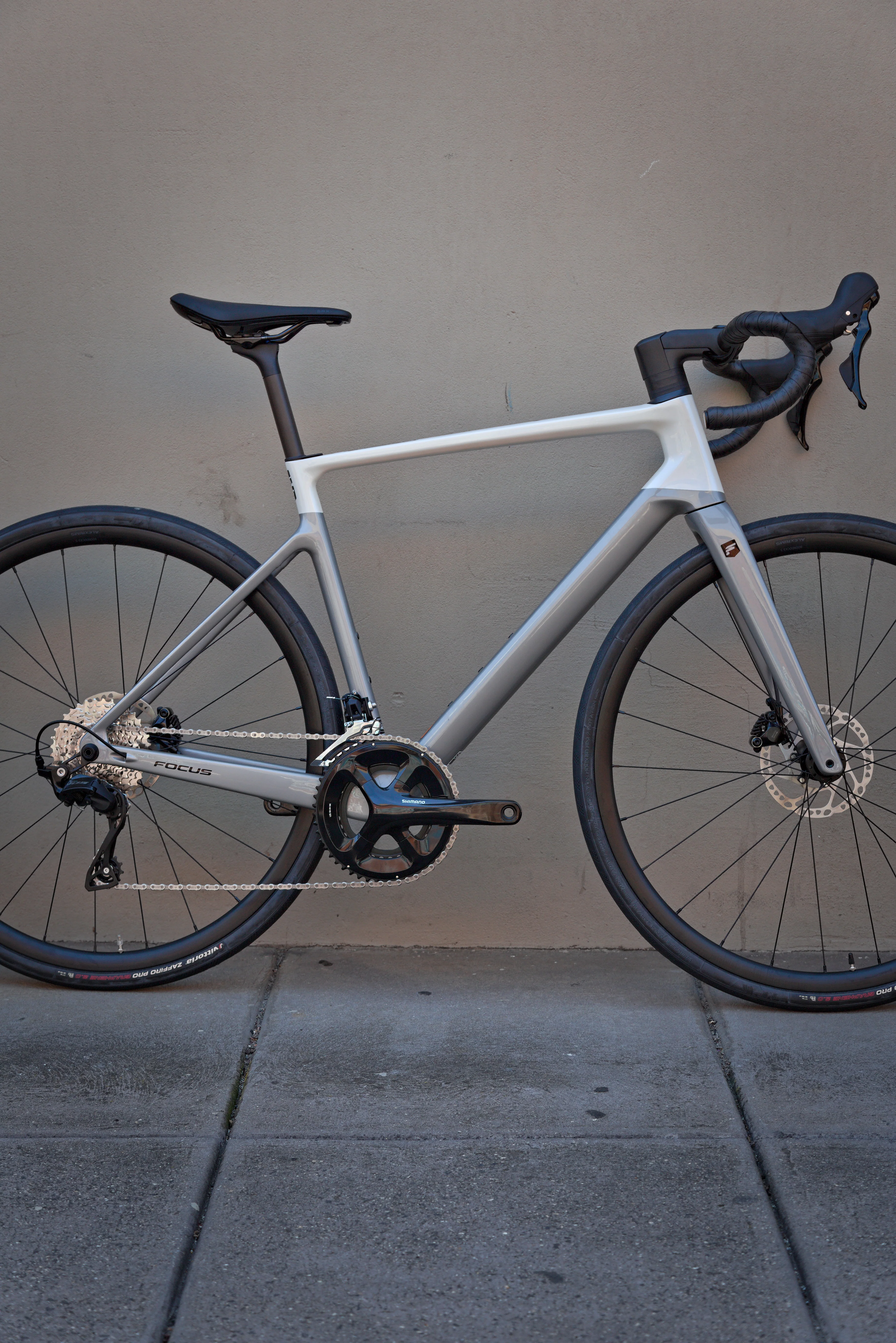 Focus Paralane 8.7 - White & Silver - Image 9