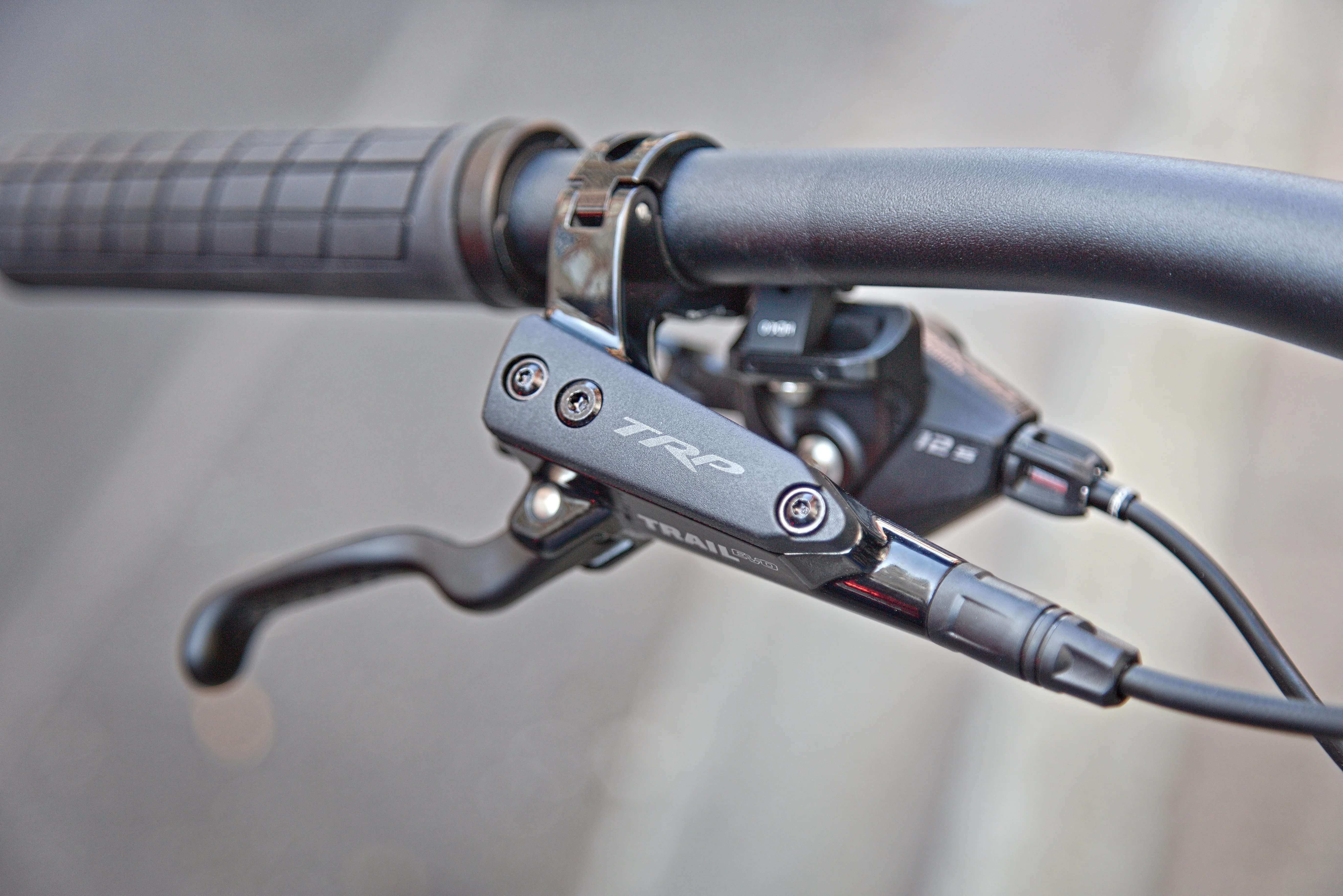 Focus Thron2 6.8 ABS Electric Mountain Bike - Grey - Image 5