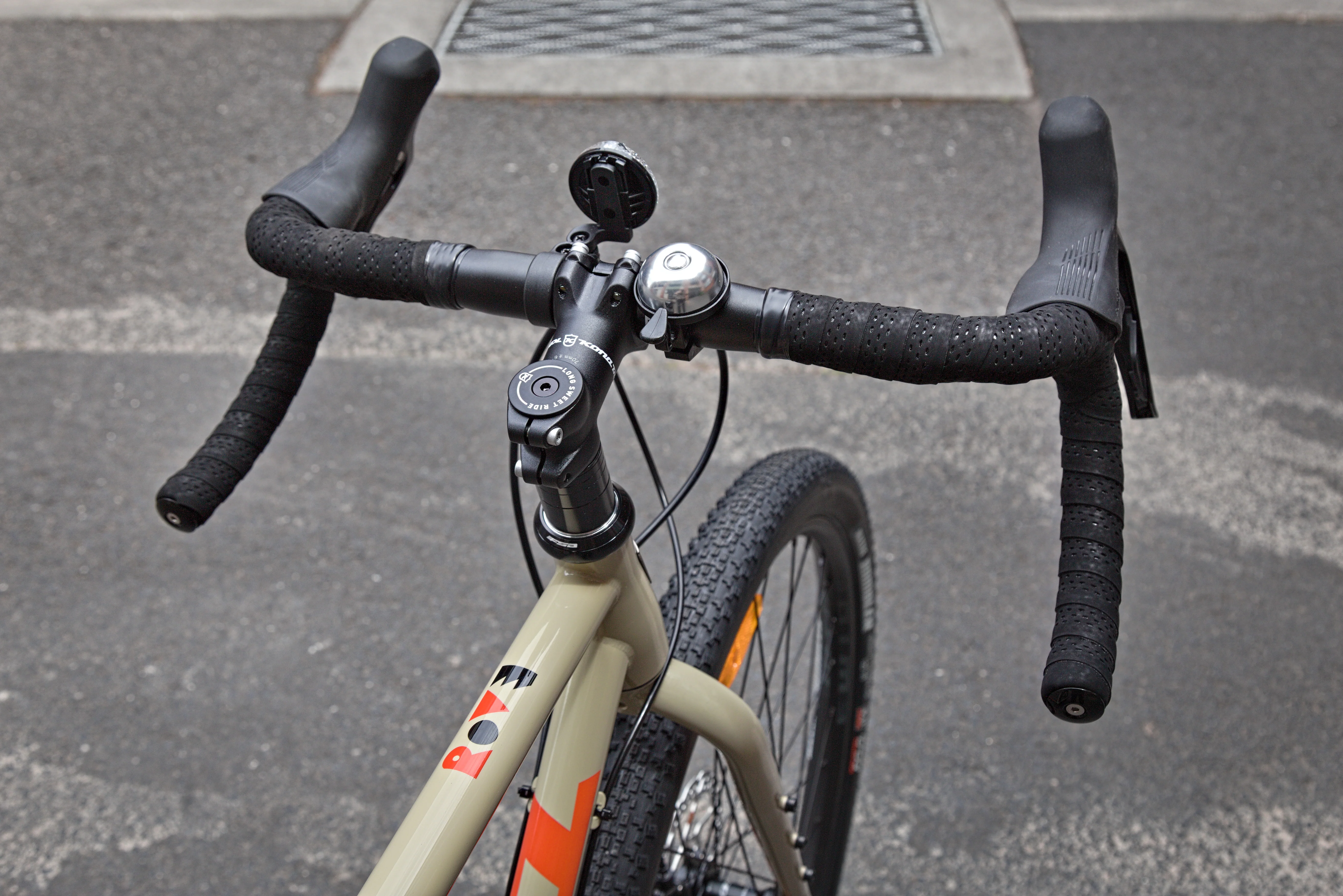 Kona Rove DL Gravel Bike - Gloss Mocha - Image 5