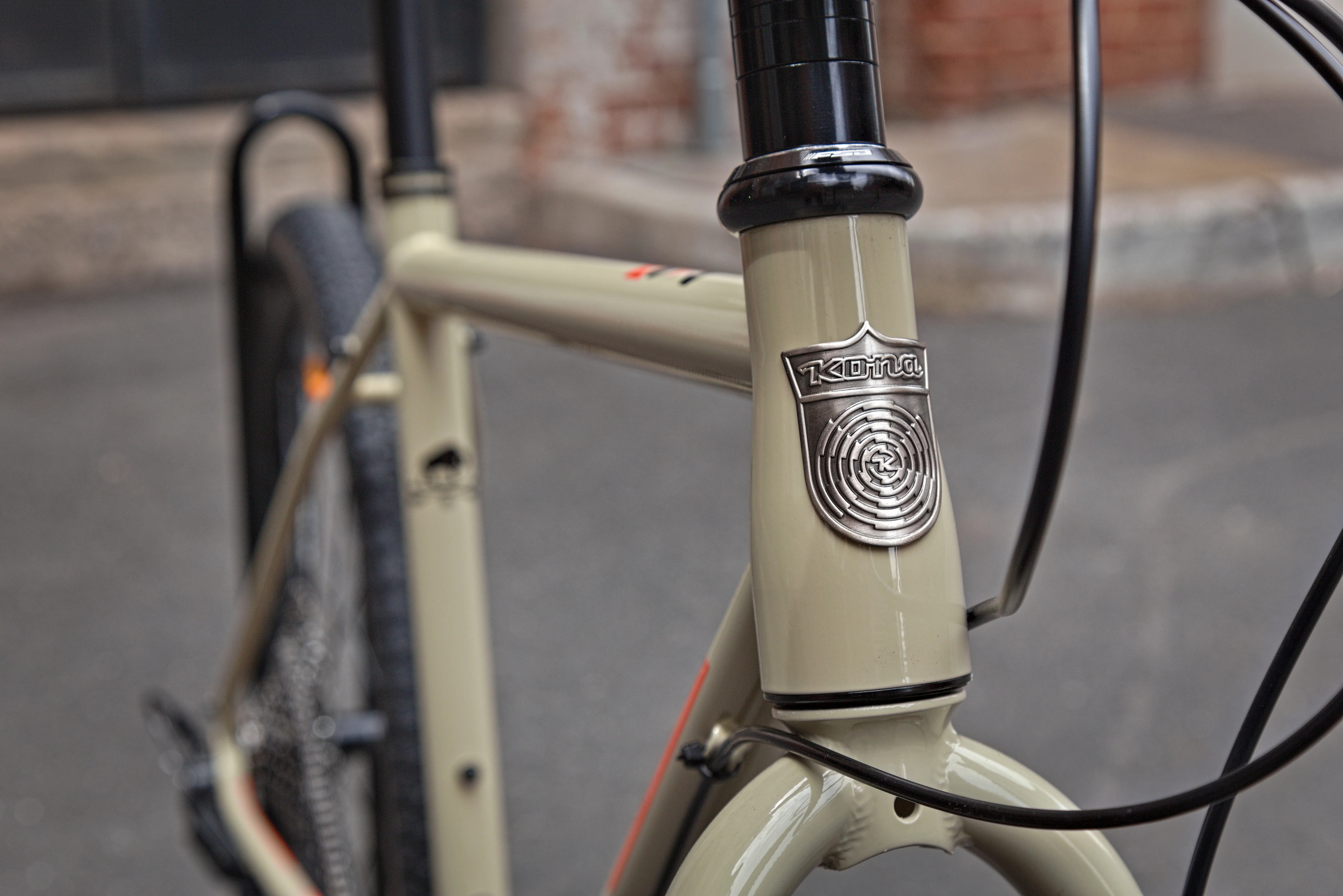 Kona Rove DL Gravel Bike - Gloss Mocha - Image 6