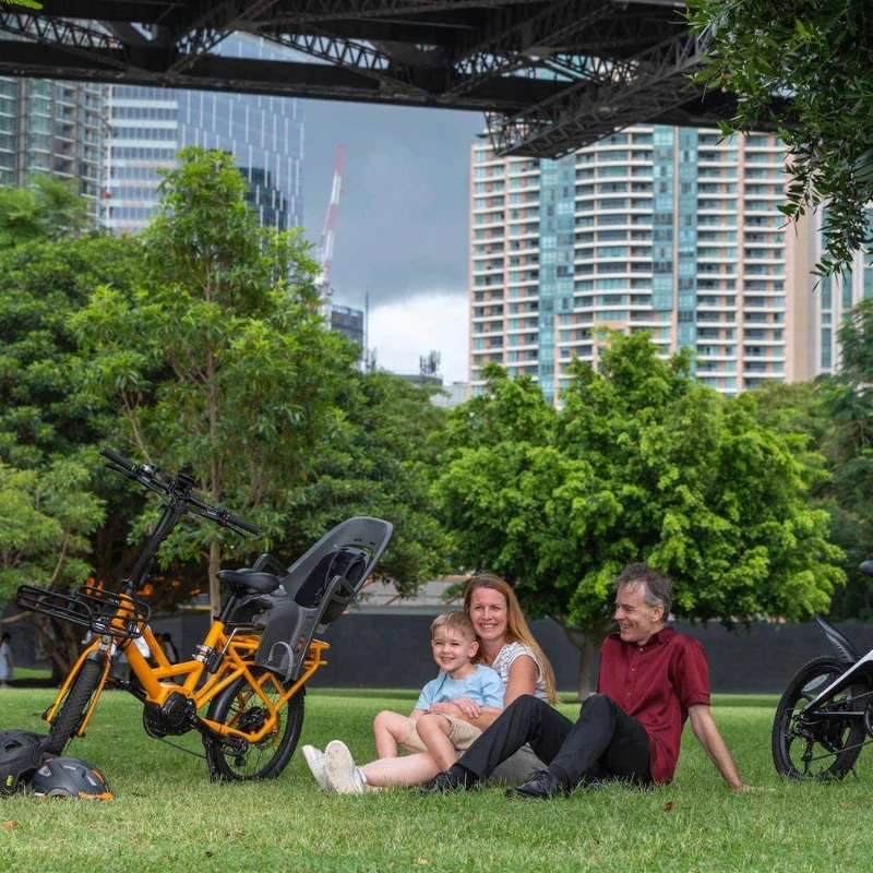 Moov8 Cargo Bike - Gloss Black - Image 3
