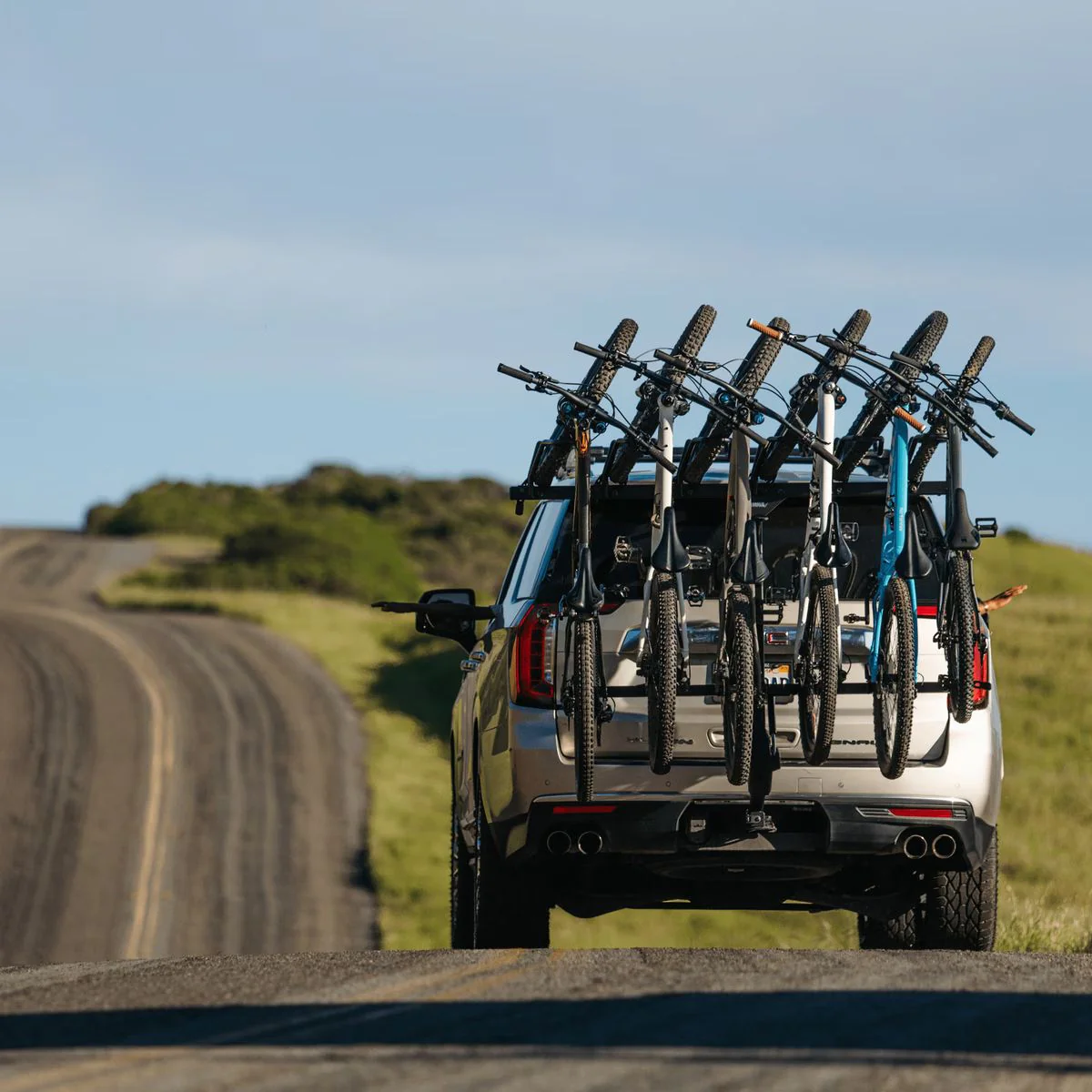 Thule ReVert 6-Bike Vertical Hitch Car Bike Rack - Image 6