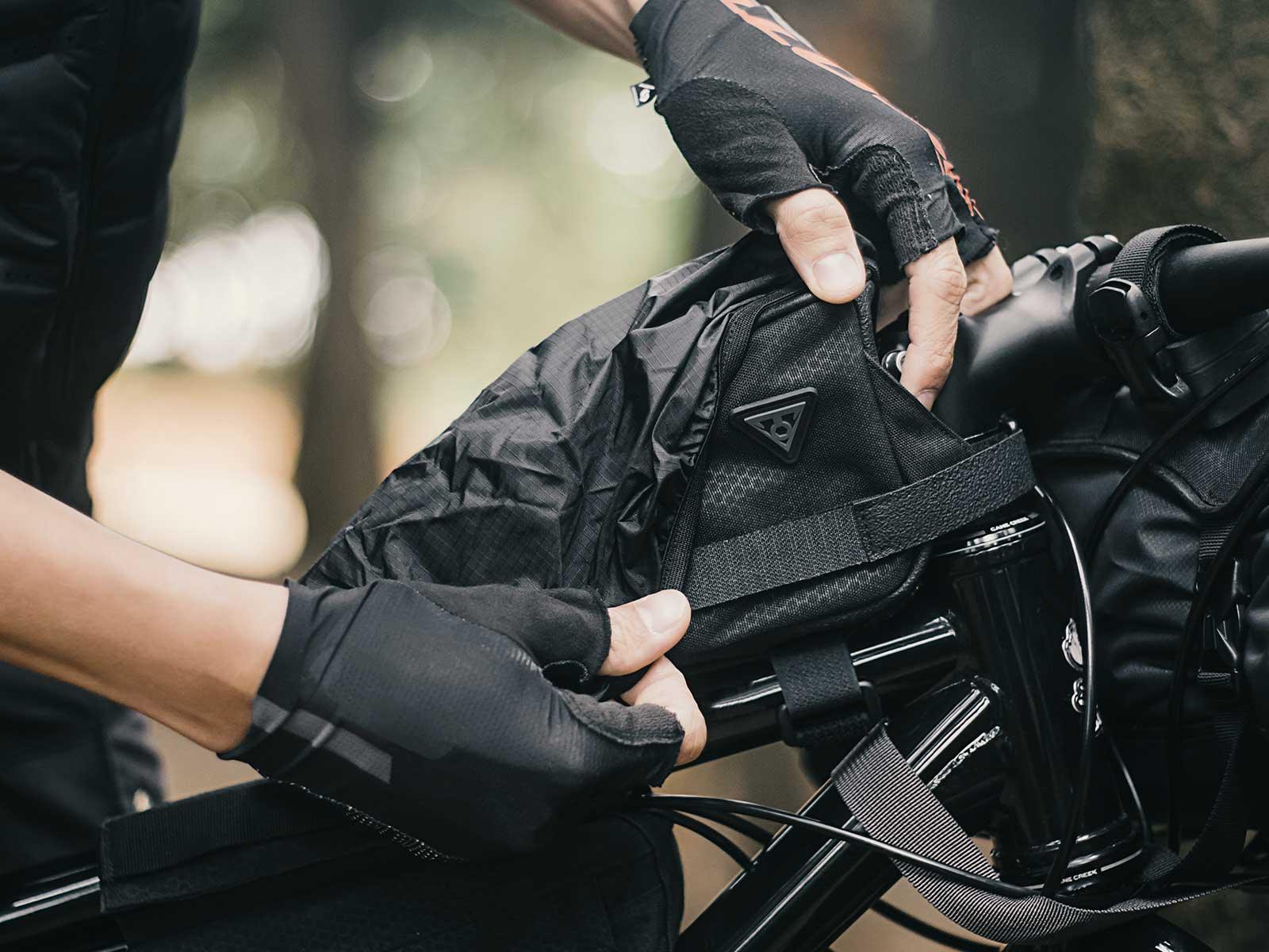 Topeak Toploader 0.75L Top Tube Bag - Black - Image 4