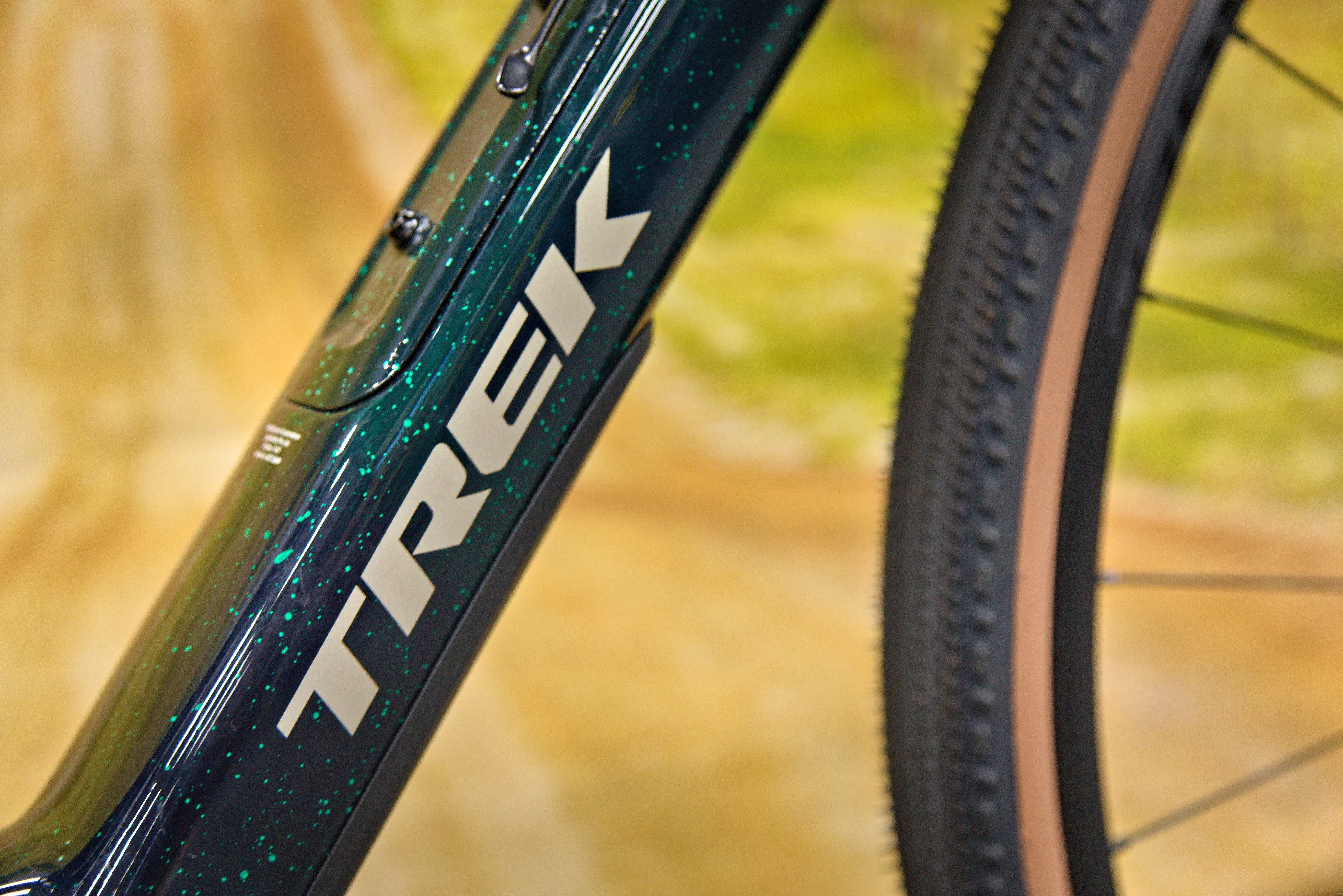 Trek Checkpoint SL 6 AXS Gen 3 Gravel Bike - Dark Green/Ivy Smoke Splatter - Image 4