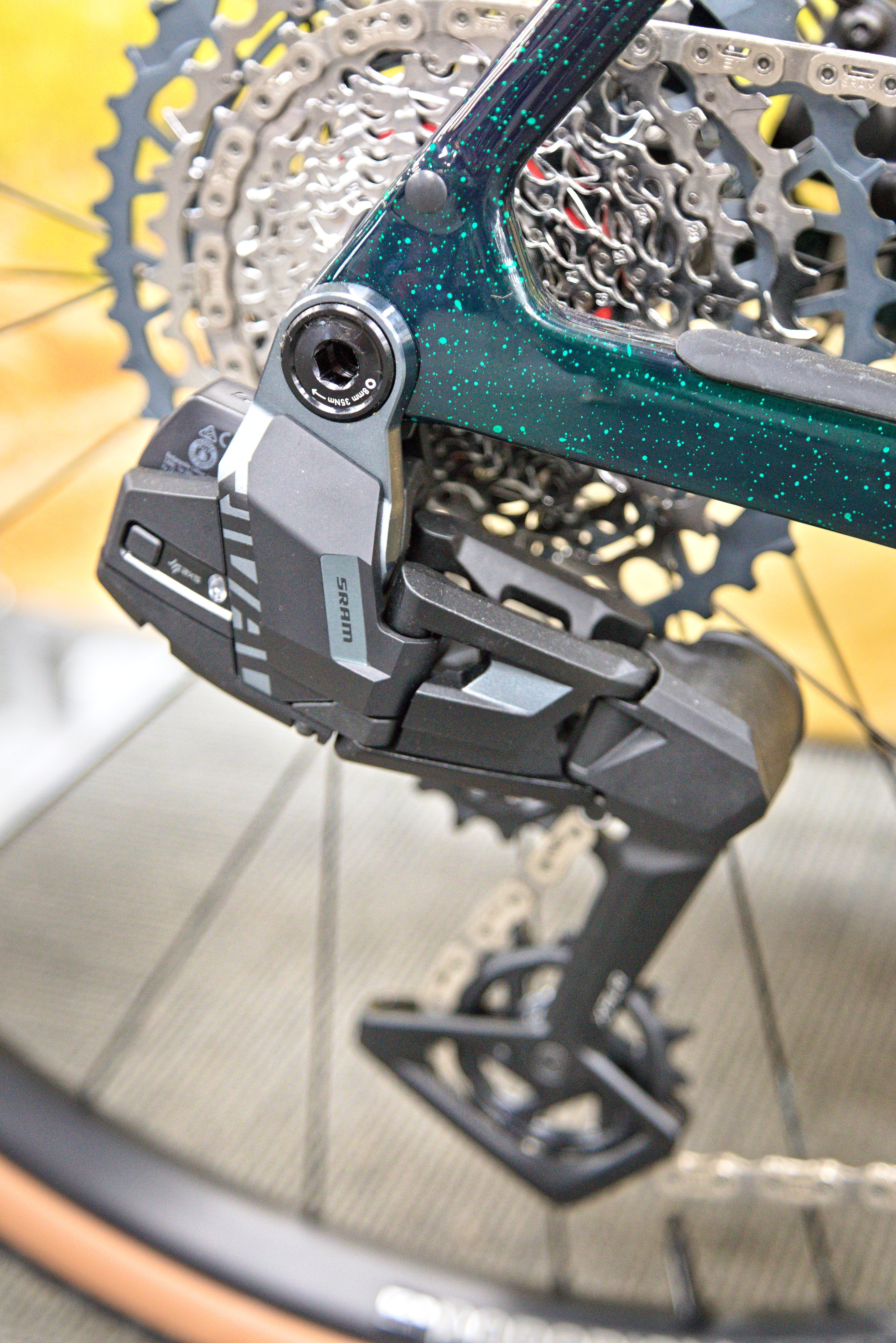 Trek Checkpoint SL 6 AXS Gen 3 Gravel Bike - Dark Green/Ivy Smoke Splatter - Image 7