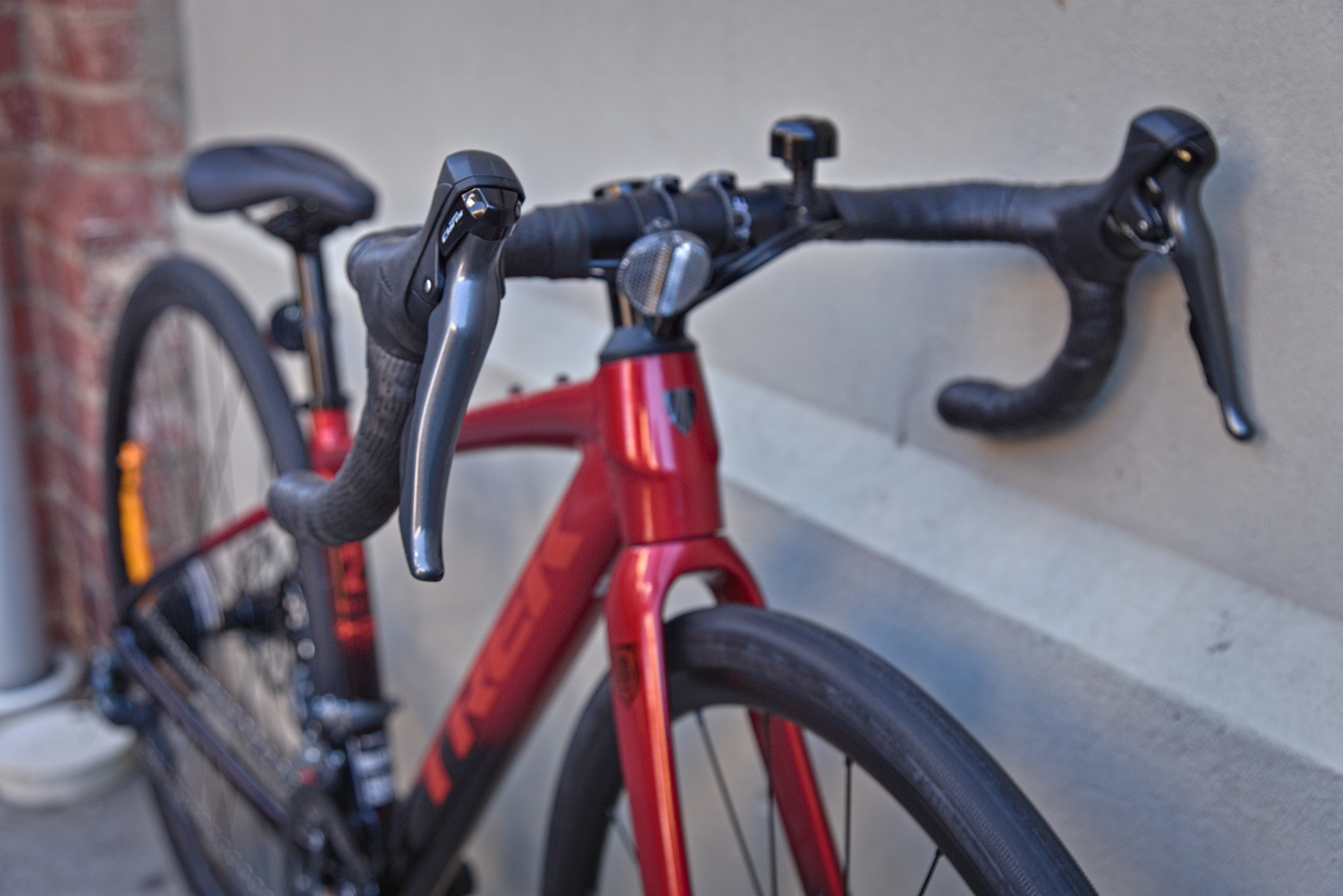 Trek Domane AL 2 Gen 4 Road Bike - Crimson/Dark Carmine Fade - Image 3