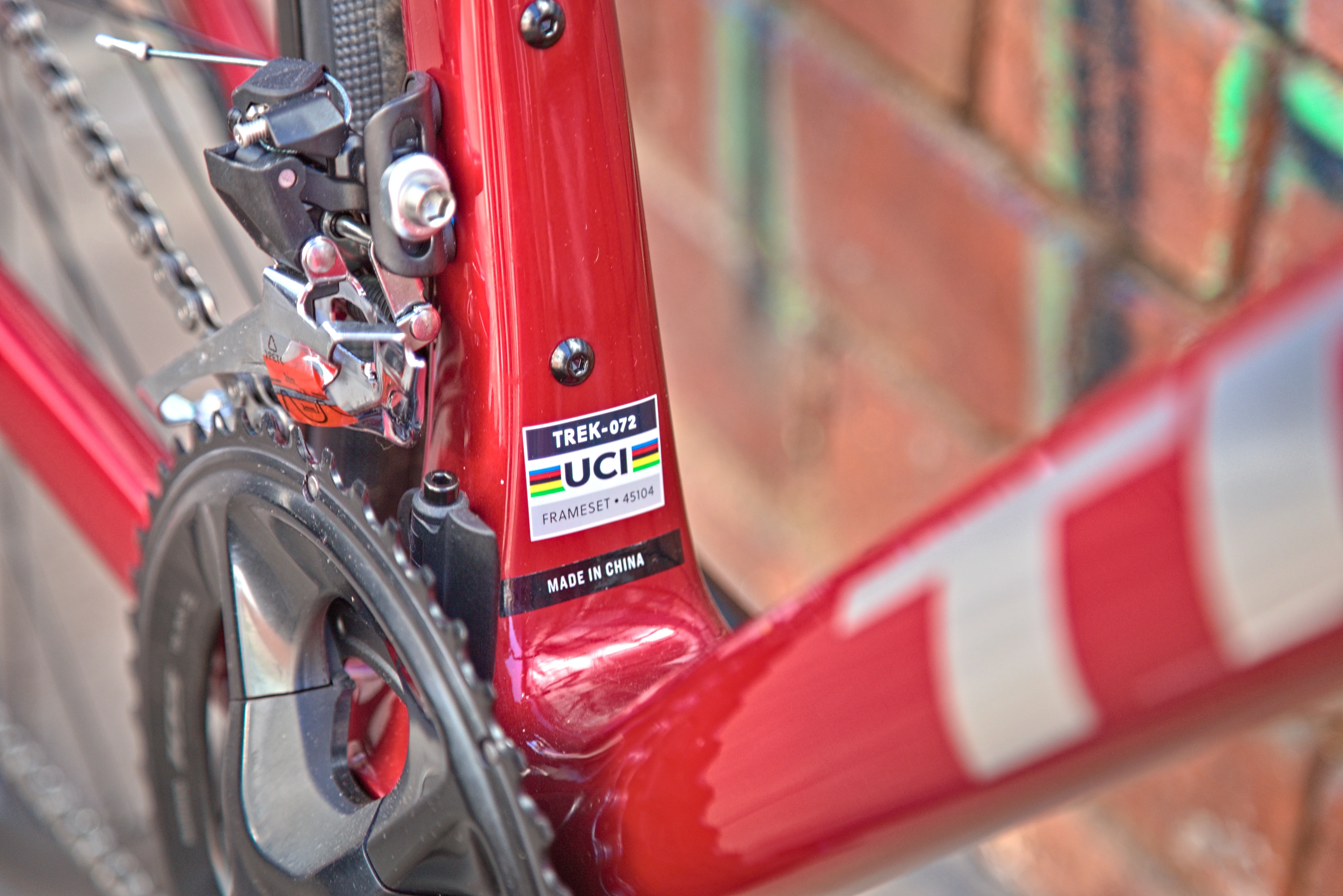 Trek Madone SL 5 Gen 8 - Gloss Fury Red/Matte Deep Smoke - Image 5
