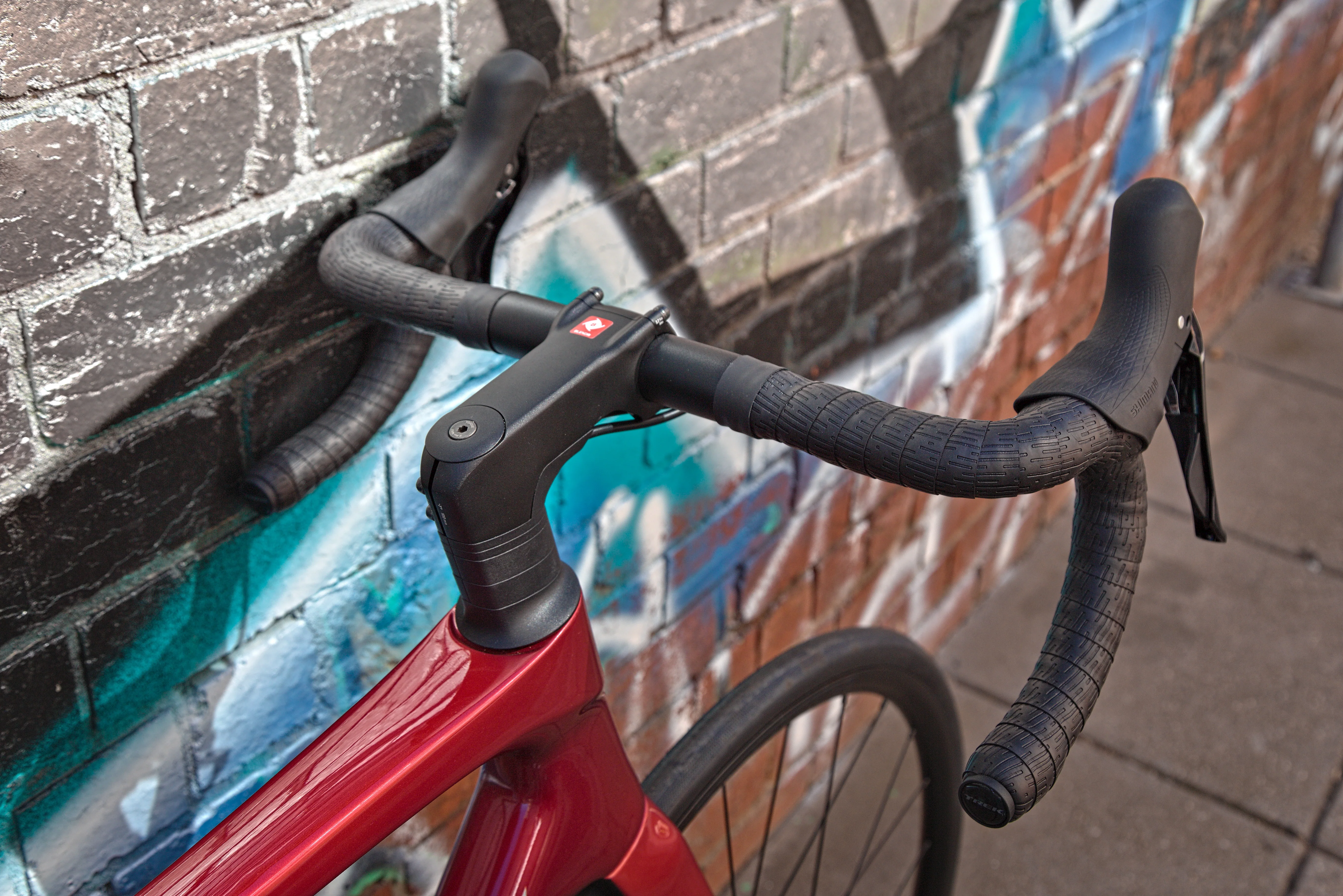 Trek Madone SL 5 Gen 8 - Gloss Fury Red/Matte Deep Smoke - Image 6