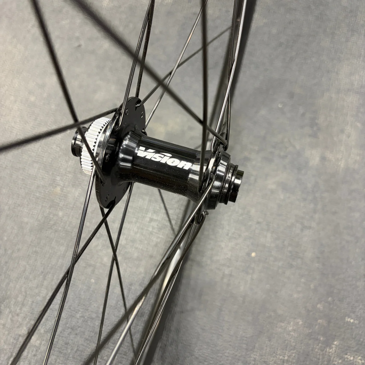 Velomann VR30 Alloy Front Wheel 700c Disc Brake - Image 3