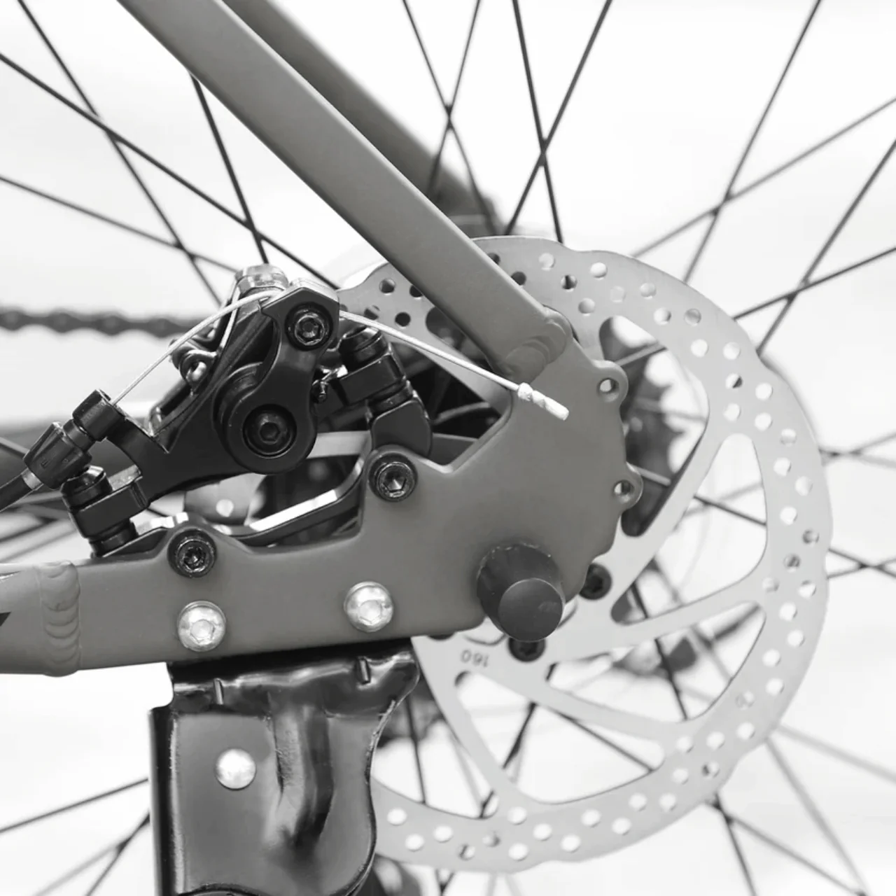 XDS Hacker 380 26" Mountain Bike – Grey & Black - Image 4
